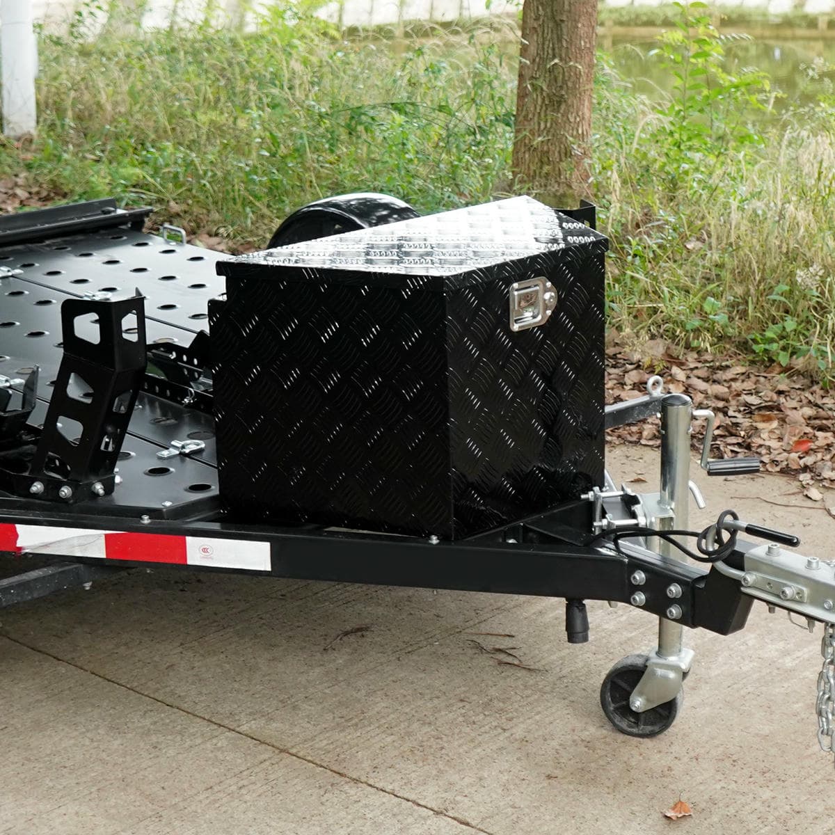 VEVOR Trailer Tongue Box, Aluminum Alloy Diamond Plate Tongue Box Tool Chest, Heavy Duty Trailer Box Storage with Lock and Keys, for Pickup Truck, RV, Trailer, 737 x 410 x 460 mm/29x16.5x18inch 8 VEVOR Trailer Tongue Box, Aluminum Alloy Diamond Plate Tongue Box Tool Chest, Heavy Duty Trailer Box Storage with Lock and Keys, for Pickup Truck, RV, Trailer, 737 x 410 x 460 mm/29x16.5x18inch - Image 8