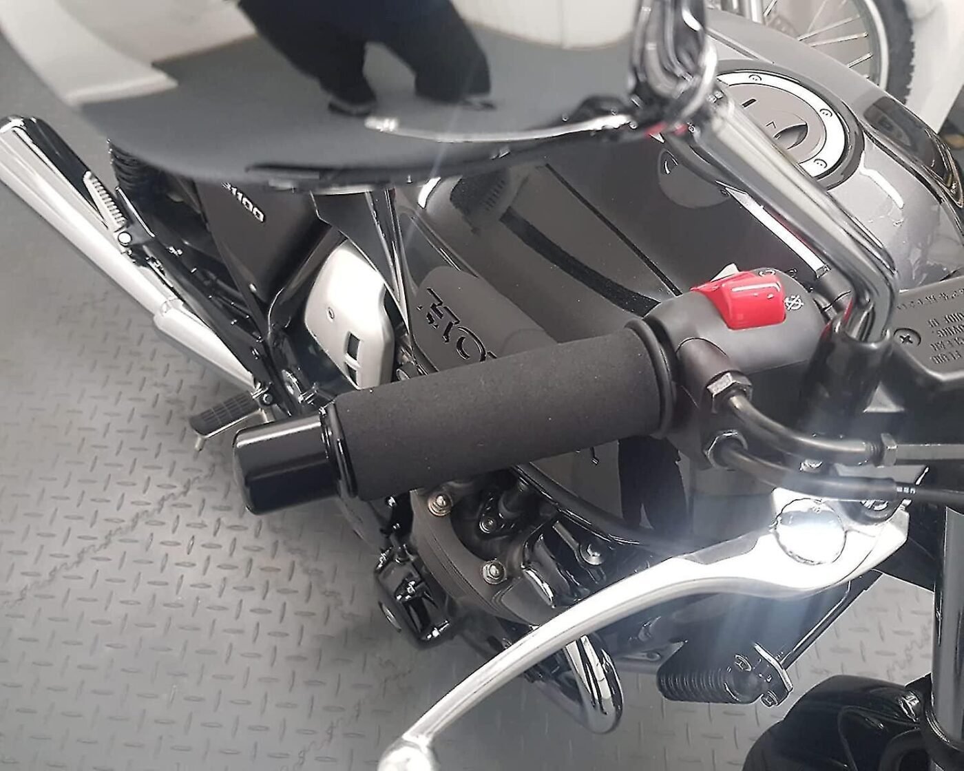 2-pack motorcycle vibration-damping handle protectors Inner diameter: 31mm (range of use: 3.17-3.68 cm) Comfort foam non-slip for all handles 4 2-pack motorcycle vibration-damping handle protectors Inner diameter: 31mm (range of use: 3.17-3.68 cm) Comfort foam non-slip for all handles - image 4
