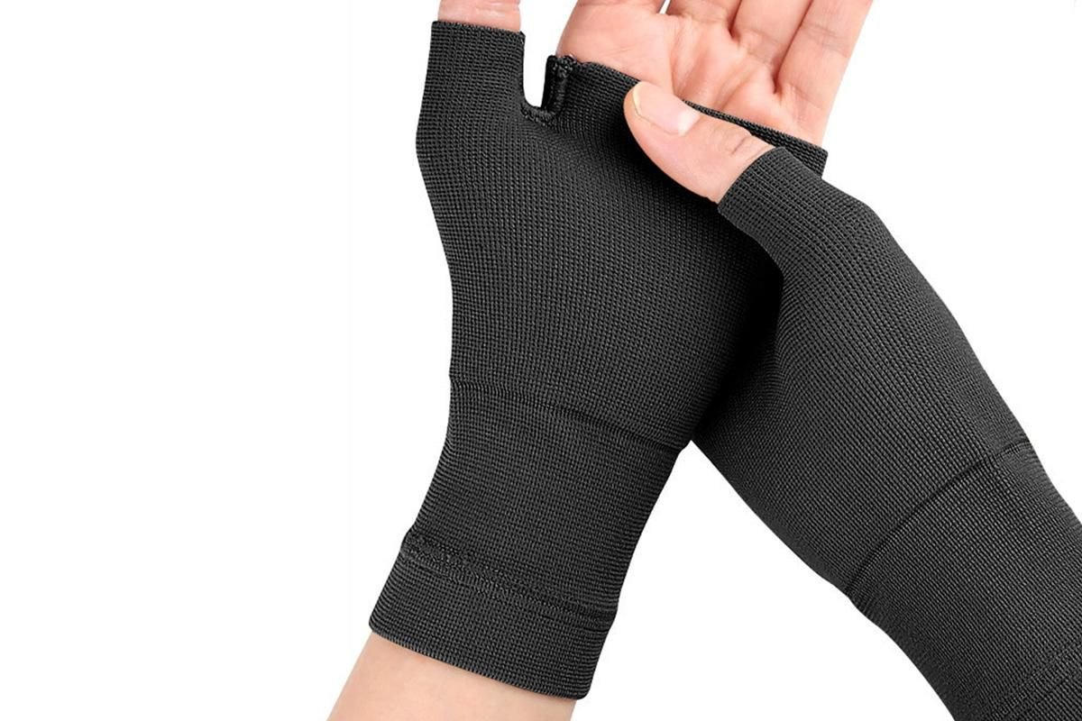 1Pair Wrist Brace Glove Sport Wrist Support for Fitness Weightlifting Black - M 5 1Pair Wrist Brace Glove Sport Wrist Support for Fitness Weightlifting Black – M - image 5