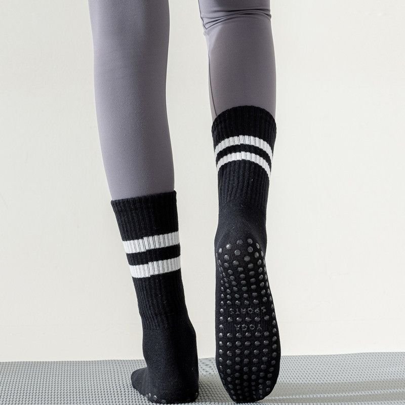 3-Pack Purple Anti-Slip Yoga Socks - Grippy Non-Slip Pilates Dance Fitness Socks for Women 4 3-Pack Purple Anti-Slip Yoga Socks – Grippy Non-Slip Pilates Dance Fitness Socks for Women - image 4